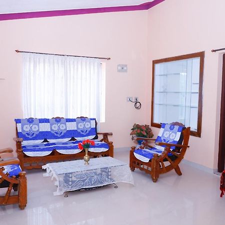 Giri'S Homestay Madikeri Exterior photo