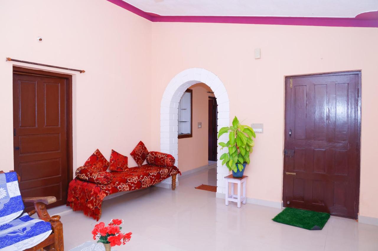 Giri'S Homestay Madikeri Exterior photo